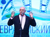  -2017: , ,      