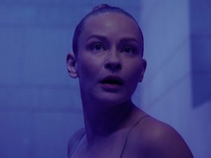 «On и она»: Юлия Пересильд вступает в абьюзивные отношения с умным домом