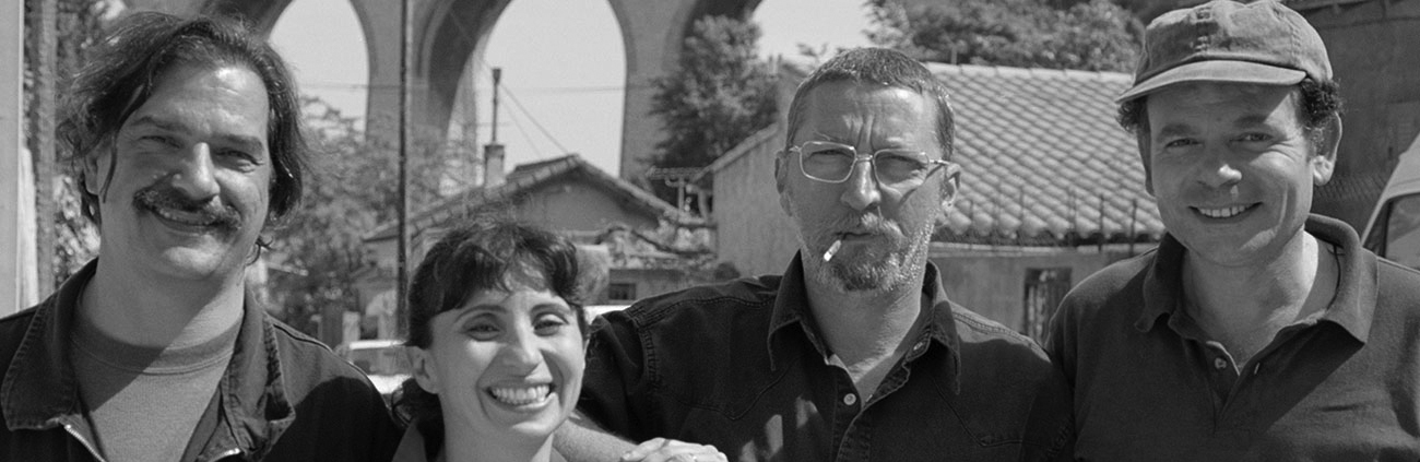  ! (À l'attaque!). 2000.