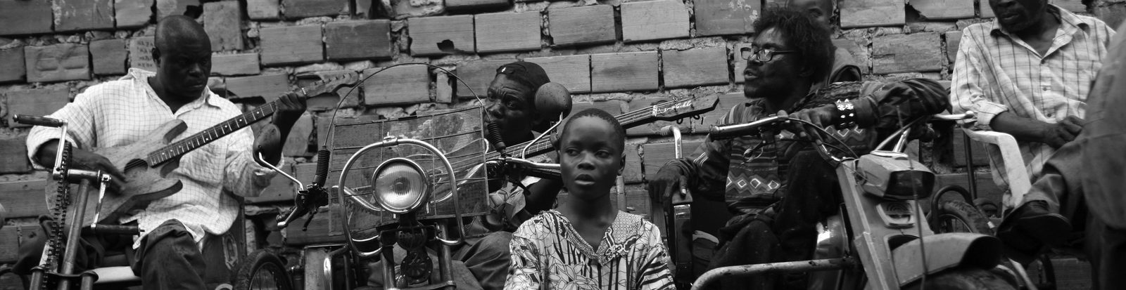  ! (Benda Bilili!). 2010.