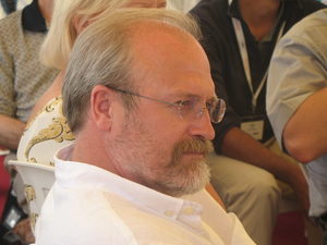     60-      ,     .