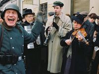  (2002) 

