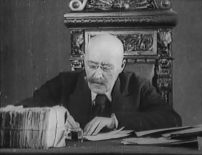   (1929)