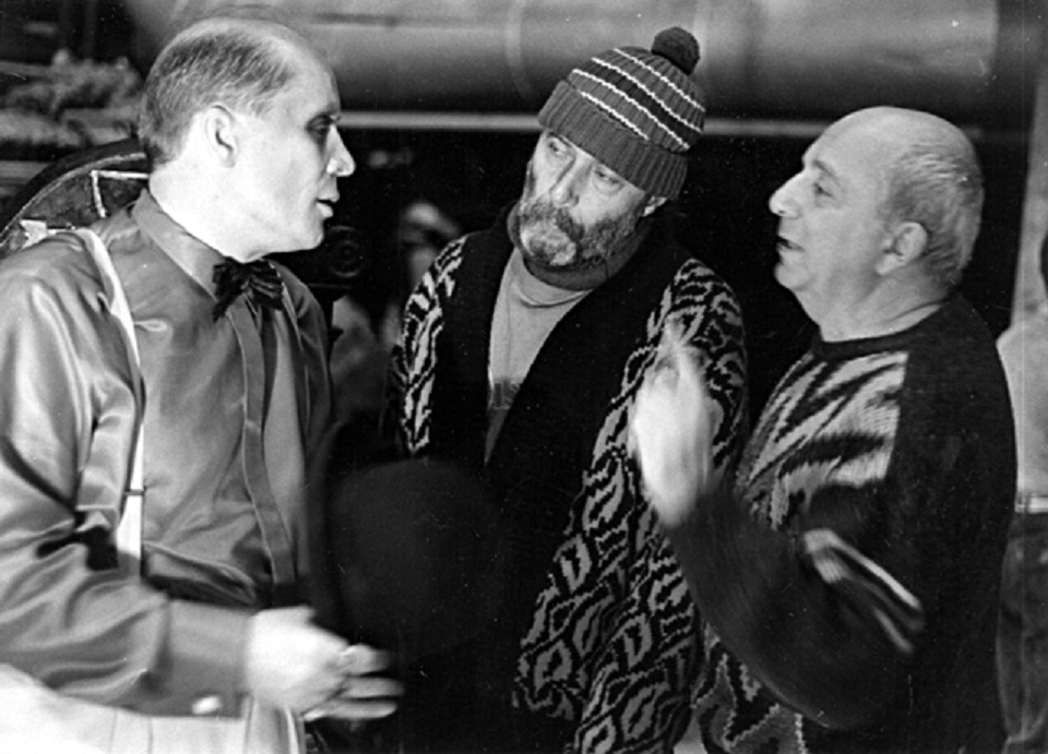       (1992)