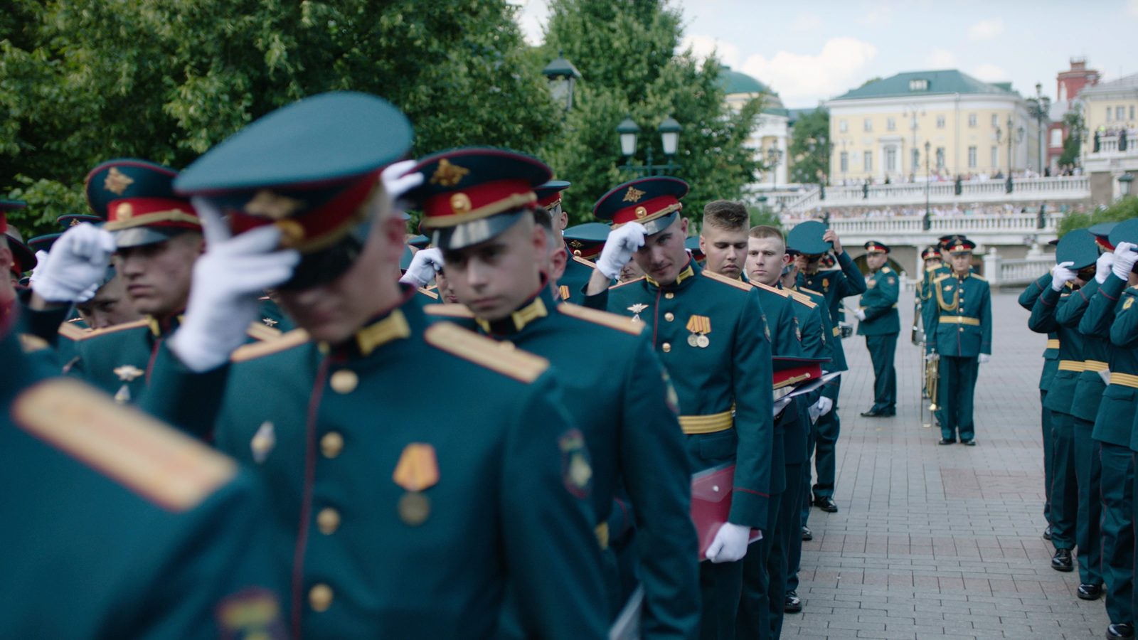 Какому событию посвящен памятник кремлевским курсантам. Кремлевские курсанты.