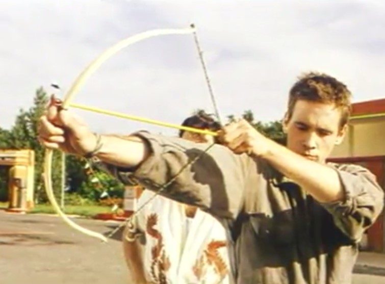   (2000)