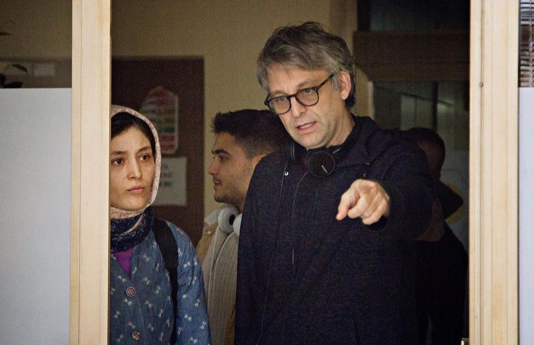Между богами (2024)