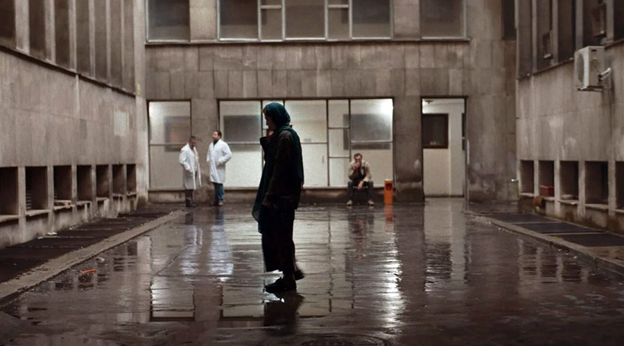 Между богами (2024)