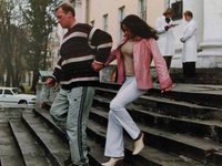  (2001) 
