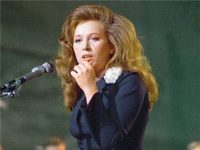 Женщина Которая Поет Актеры И Роли Фото Женщина Которая Поет Актеры И Роли Фото