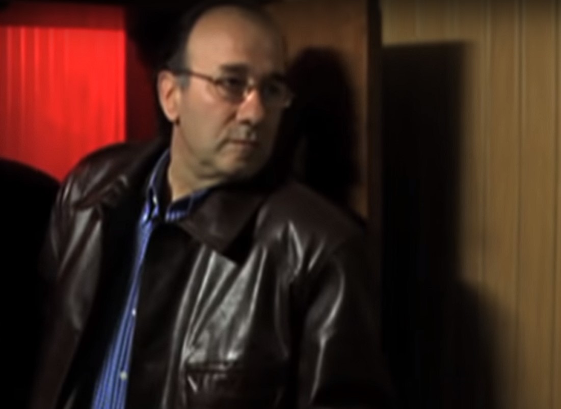  (2000)