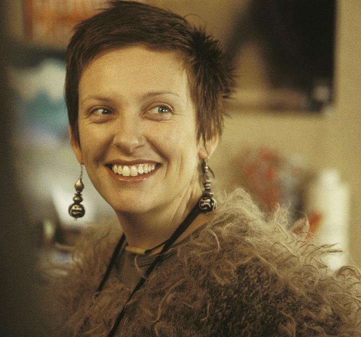   (2002)