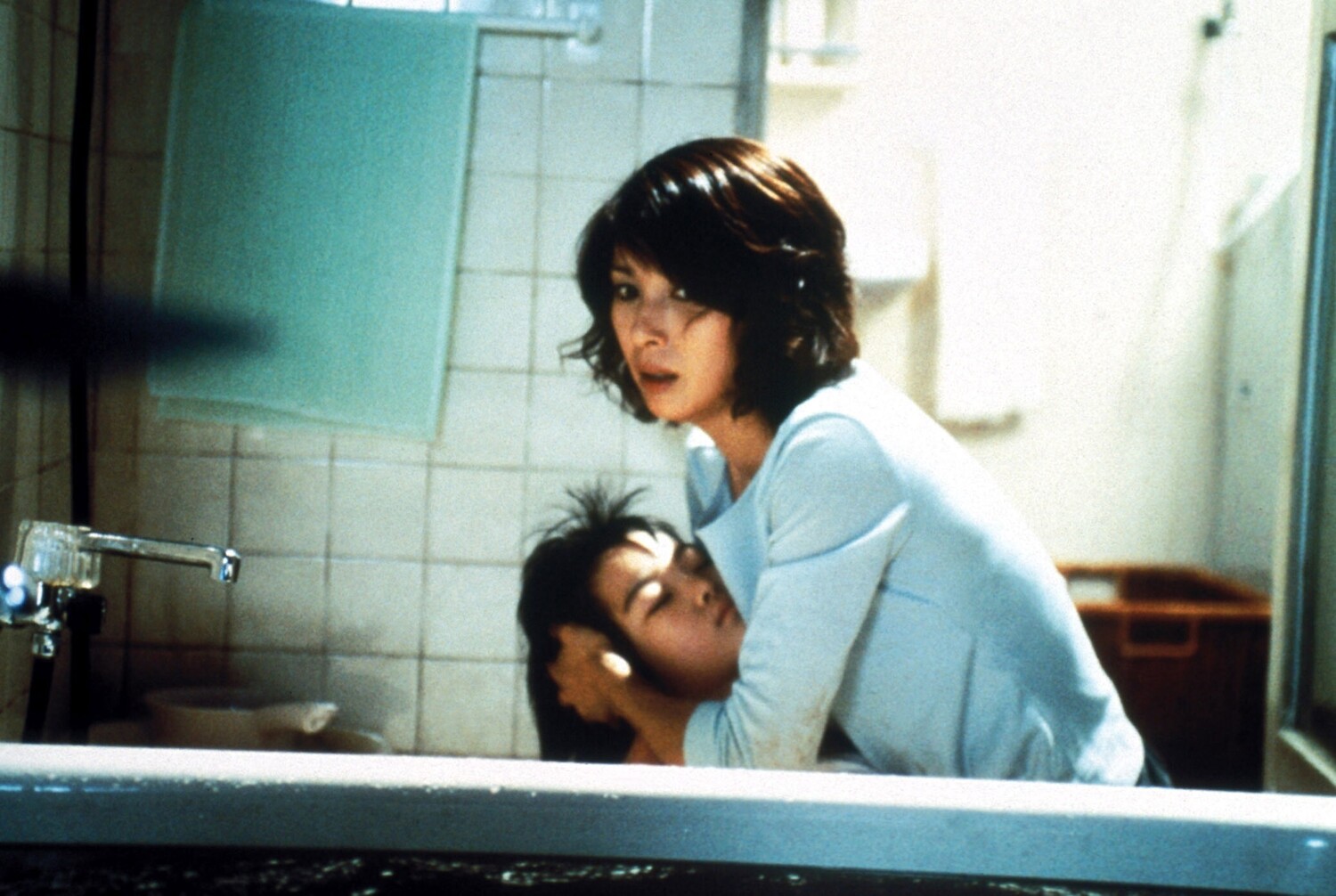 Ҹ  (2002)