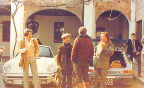   (1976)