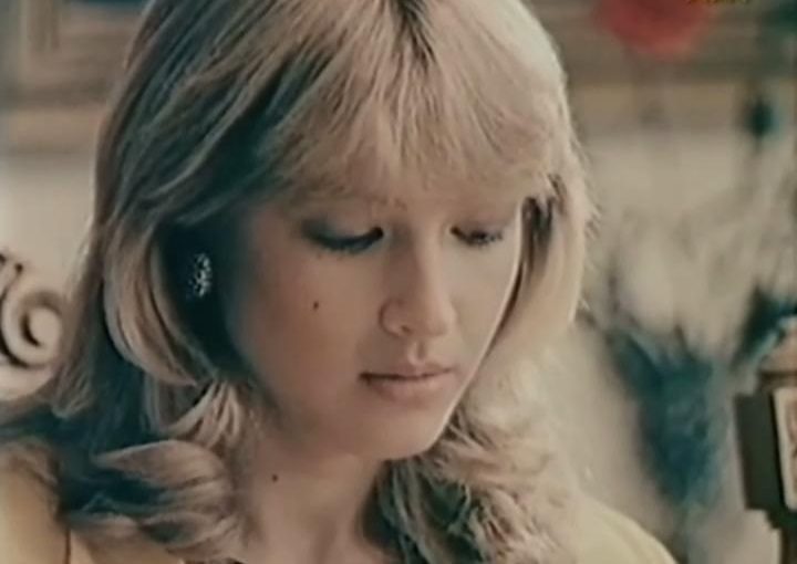 Марина Майко Показывает Голую Грудь – Папашка И Мэм 1990