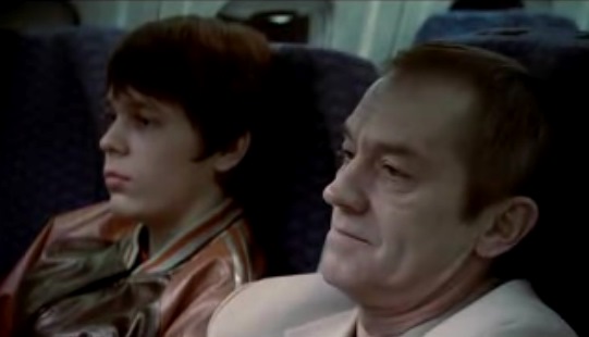 Том 2 плачет