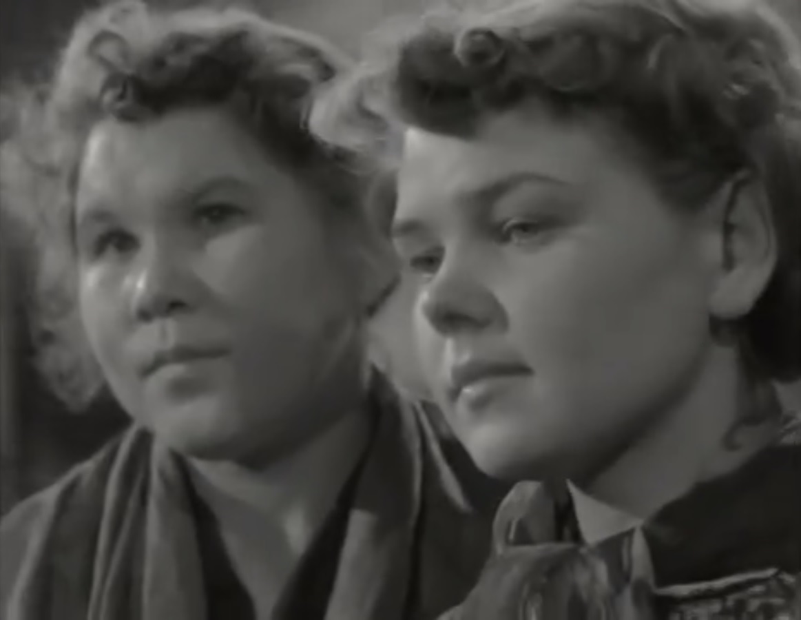 Очередной рейс 1958. Очередной рейс фильм 1958. Изольда Извицкая очередной рейс. Очередной рейс фильм 1958 кадры. Муза Крепкогорская фильмография роли.