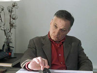  (1999) 
