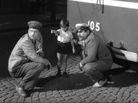  13 (1958) -  54