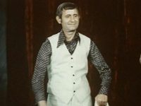     (1980) -  44