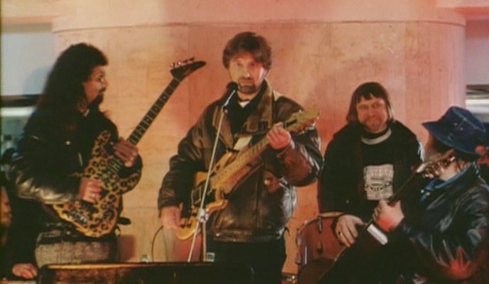  (1998)