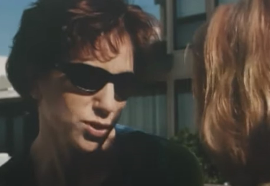   (2001)