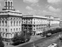   (1957)
