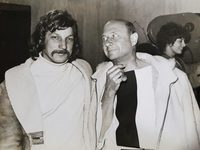    (1976) 
