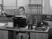   (1956)