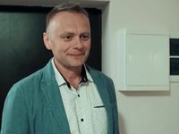  (2019)