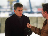   (2001)