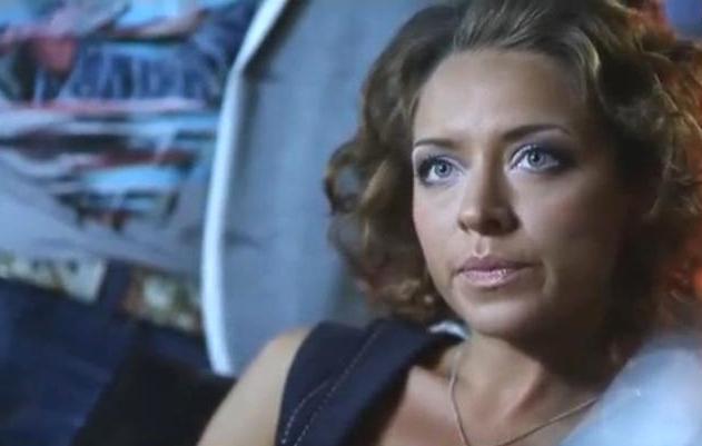 Серафима Низовская Ест Клубнику – Подводные Камни 2009 Серафима Низовская Ест Клубнику – Подводные Камни 2009