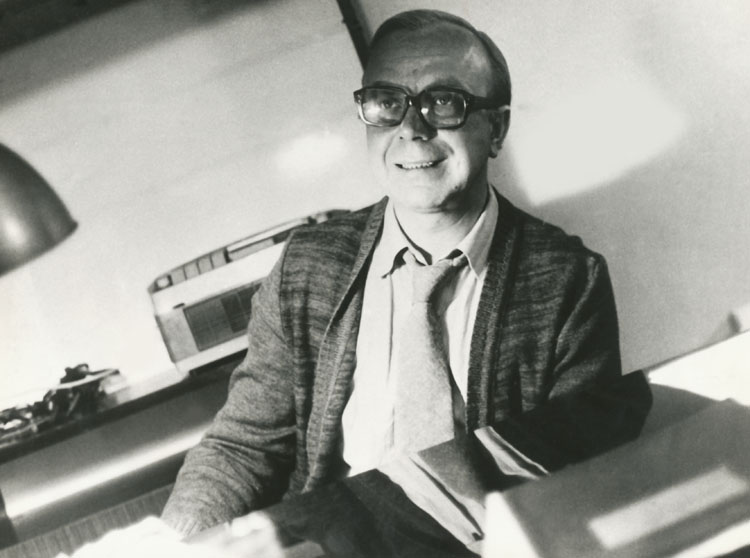   (1977)