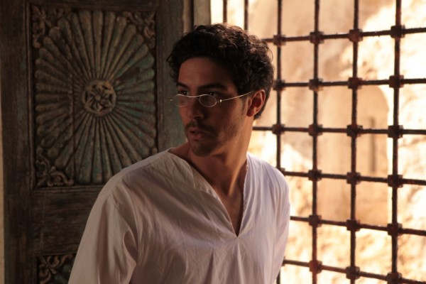 ׸  (2011)