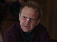 Тимофея Трибунцева подозревают в убийстве провинциальной актрисы в трейлере иронического детектива «Подслушано в Рыбинске»