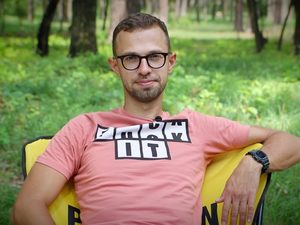 Антон Птушкин возвращается на канал «Пятница!» со своим новым шоу о путешествиях