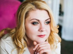 «Мама говорила: «Валя, ну это что такое? Вы же Пермь позорите!»: Валентина Мазунина о том, как родители относятся к ее ролям