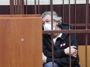 Михаила Ефремова отправили под домашний арест на 2 месяца