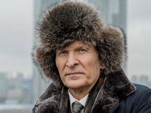 Провинциальный чиновник Федор Добронравов отправляется на поиски дочери в Москву