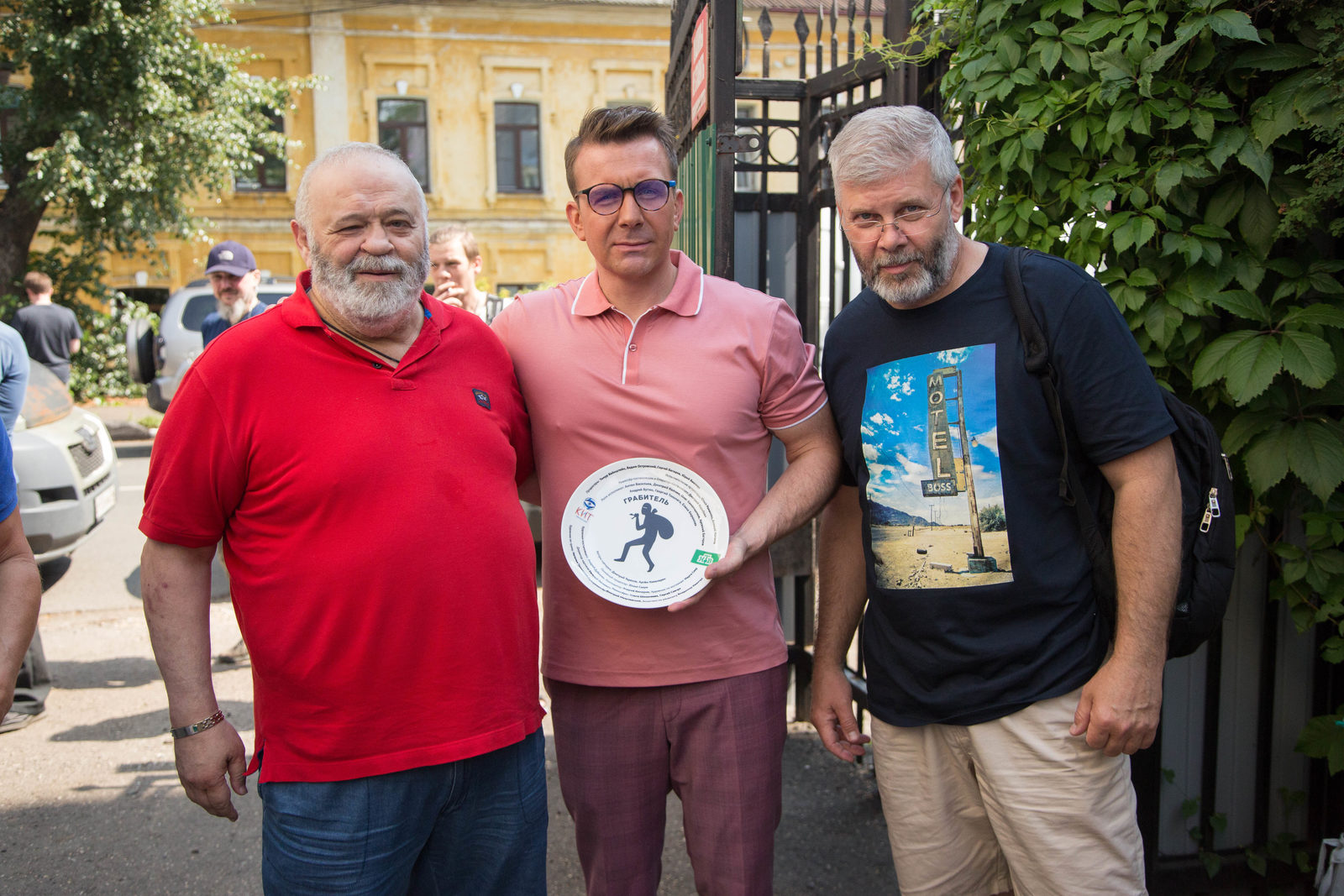 Роли исполняли картинки