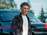 Илья Соболев стал экстрасенсом в сериале «Зовите Витю!»