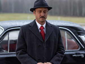 Павел Прилучный пытается избежать сглаза в первой тизер-сцене из сериала «13 Клиническая. Начало»