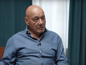 «Вы должны высказаться по поводу Путина и политики»: Владимир Познер о предложениях о работе от иностранных каналов