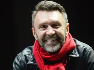 «Давайте обкомиссимся все!»: Шнуров пообщался с депутатами