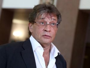 Александр Домогаров заявил, что не уважает зрителей, осуждающих Ефремова