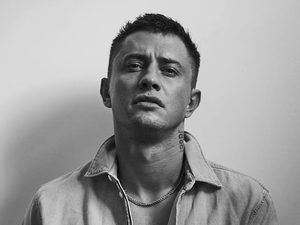 «Я случайно сжёг дом»: Павел Прилучный рассказал о своём детстве, первой любви и смерти отца