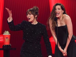MTV Movie & TV Awards 2021:  ,     