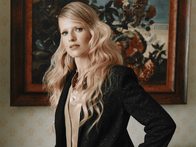 Софья Эрнст снялась в новогодней кампании бренда «Хохлома»